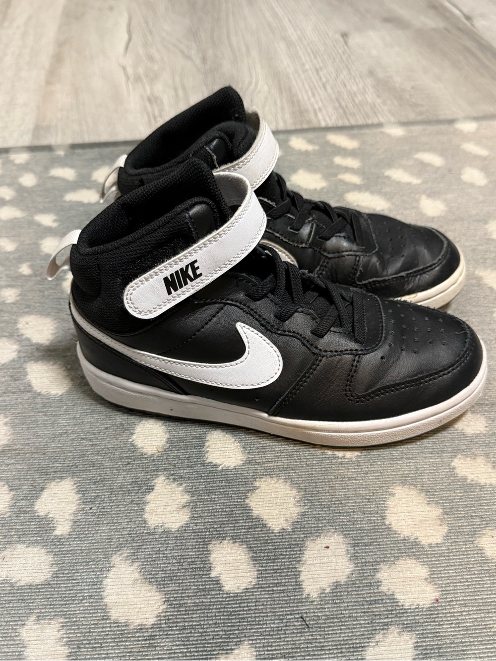 Nike Kids Black and White High-Top Sneakers with Velcro Strap Borough